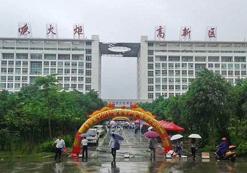 翔安大型“安全生产月”宣传咨询活动在育成中心举行
